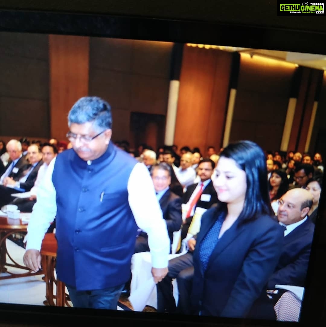 Shriya Sharma Instagram - Escorting our Honourable Minister of Law Mr. Ravi Shankar Prasad. At the SIAC-INDIA Summit. Loved his speech and surely, the future of arbitration in India seems very bright. #ProudIndian The Oberoi, New Delhi