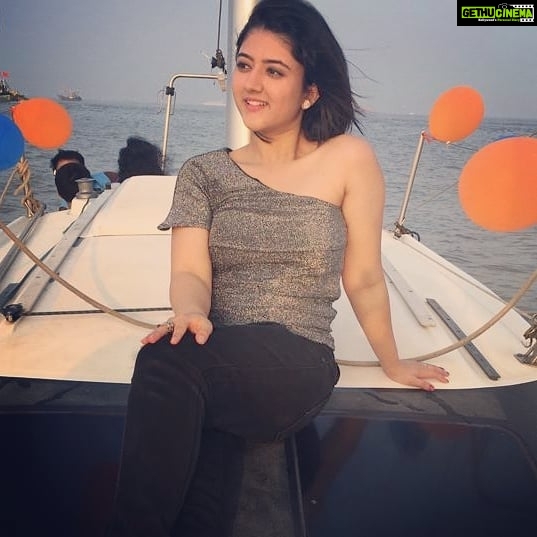 Shriya Sharma Instagram - Wish you all a very Happy New Year.. May 2019 bless you all and bring loads of happiness... Here's looking forward to yet another adventurous year! #2019#pleasebekind