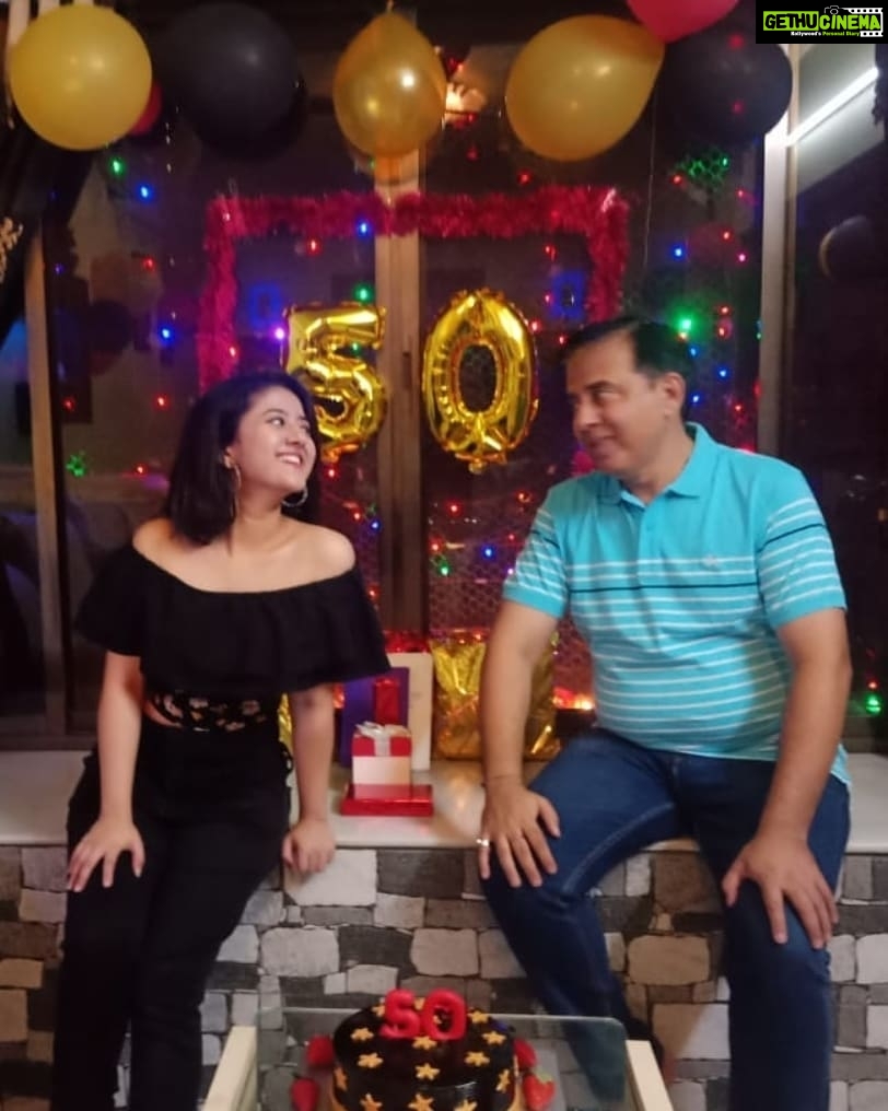 Shriya Sharma Instagram - Celebrated Dad's bday lavishly.. #2DayAffair #newhairdo
