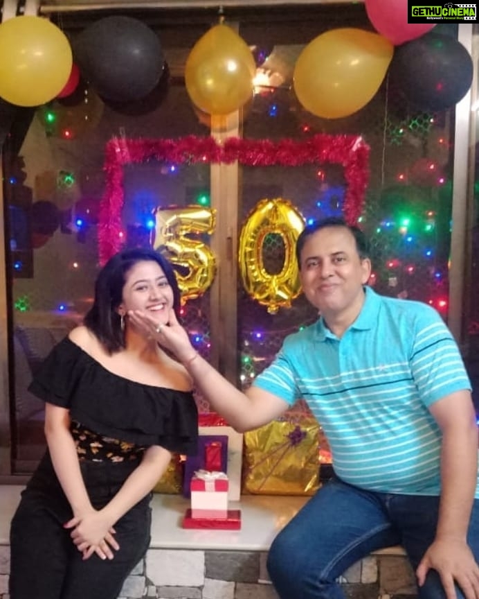 Shriya Sharma Instagram - Celebrated Dad's bday lavishly.. #2DayAffair #newhairdo