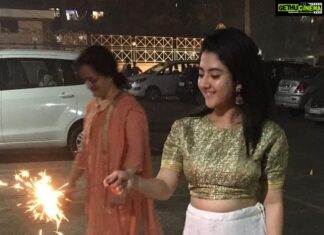 Shriya Sharma Instagram - Wish you all a very Happy Diwali 🎇