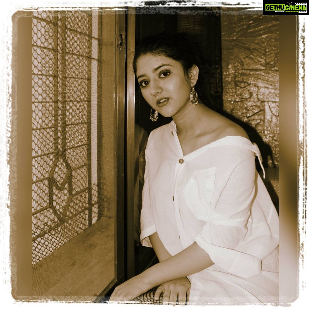 Shriya Sharma Instagram - "No matter how good you are to people, they will find a reason to hate you! So i always tell young girls to surround themselves with goodness. I learned early on how to get the haters out of my life. Live alone if needed but live clean" - MICHELLE OBAMA. #FoodForThought #MakeItAMotoOfYourLife #BeGood #GoodnessWillBeReturned #ShriyaSharma