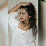 Shriya Sharma Instagram - Everyone said I could be Anything.. So I tried becoming Sexy! #TryingANewLook #ShriyaSharma Pic credits - @portrait_photographyyy 💋💋