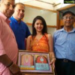 Shriya Sharma Instagram - Had the honorable opportunity of meeting the chief minister of my birth place, Himachal Pradesh, Shri VirBhadra Singh, his wife Shrimati Prathiba Singh and his Son Vikramaditya Singh! Virbhadra Singh ji's dedication and niceness even at this age is inspiring ! Had wonderful time at the temple.. And thank you to the authorities for the Momento and the wonderful pooja! #Blessed. Chamunda Devi Mata