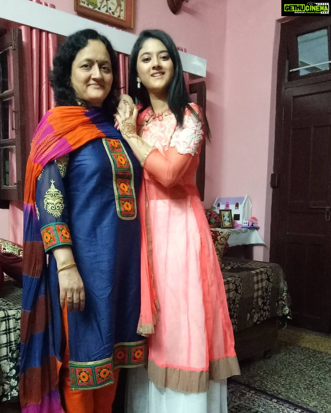 Shriya Sharma Instagram - Lifeline 💕