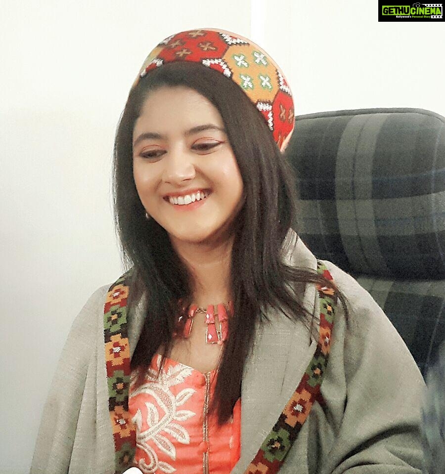 Shriya Sharma Instagram - Wearing the Himachali Cap and Himachali Shawl 😍