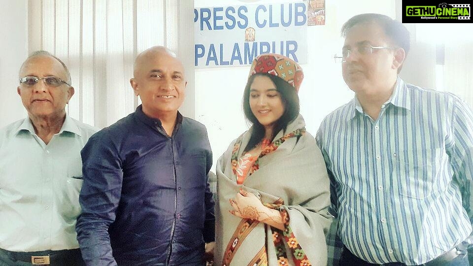 Shriya Sharma Instagram - Yesterday attended a press conference in my home town Palampur, Himachal Pradesh! L to R : My nana ji, AAP minister Jamwal ji and my Dad!!