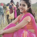 Shriya Sharma Instagram - Everyone v/s Me in that chilled cold weather..but I still love my work #EverReadyToPose#songshoot