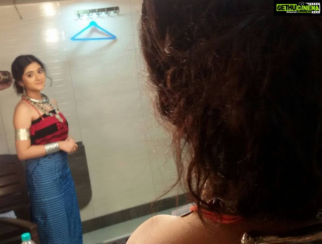 Shriya Sharma Instagram - Shooting for #StoriesByRabindranathTagore with Mr.Anurag basu Directed by Tani basu Gonna be on air soon #period#drama#excited#fun