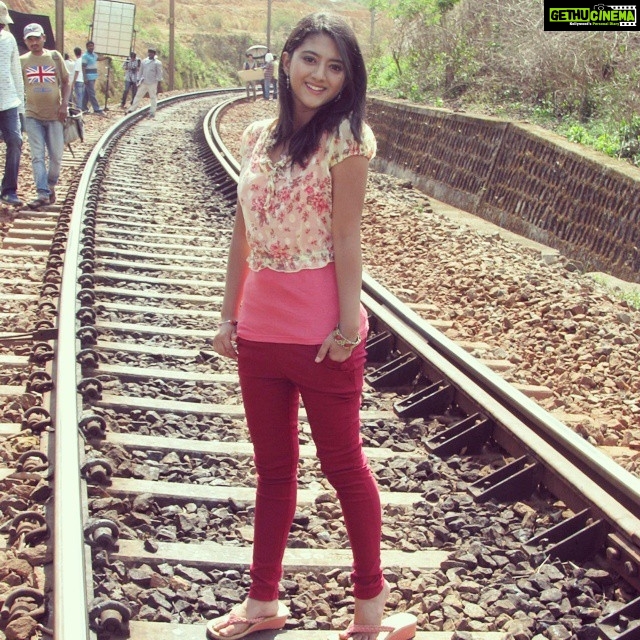 Shriya Sharma Instagram - This place where I shot my first duet song - ARAKU Going there again for the shoot of my second film..going to relive some memories! ! :') #cant#wait#nostalgic#already#aahh