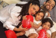 Shweta Bhardwaj Instagram - Happy #valentineday @salilacharya 16years we r celebrating this day and it feels same it’s R beautiful day it’s R day with some Balloon 🎈 and ❤️ love now with TIA & RAY I still get the balloon but in few min thy burst them all and I it’s a 💥 blast more love more love more blast 💥