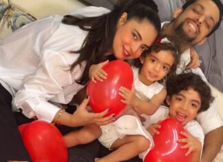 Shweta Bhardwaj Instagram - Happy #valentineday @salilacharya 16years we r celebrating this day and it feels same it’s R beautiful day it’s R day with some Balloon 🎈 and ❤️ love now with TIA & RAY I still get the balloon but in few min thy burst them all and I it’s a 💥 blast more love more love more blast 💥