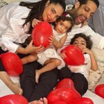 Shweta Bhardwaj Instagram - Happy #valentineday @salilacharya 16years we r celebrating this day and it feels same it’s R beautiful day it’s R day with some Balloon 🎈 and ❤️ love now with TIA & RAY I still get the balloon but in few min thy burst them all and I it’s a 💥 blast more love more love more blast 💥