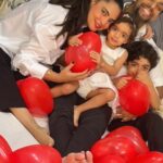 Shweta Bhardwaj Instagram - Happy #valentineday @salilacharya 16years we r celebrating this day and it feels same it’s R beautiful day it’s R day with some Balloon 🎈 and ❤ love now with TIA & RAY I still get the balloon but in few min thy burst them all and I it’s a 💥 blast more love more love more blast 💥