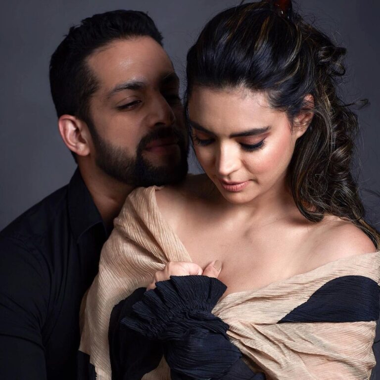 Shweta Bhardwaj Instagram - happy International spouse day thanks to u @salilacharya for what u do for r family and the most important thing thanks to ur spouse for going ever thing els 26th jan #internationalspouseday #happyinternationalspouseday