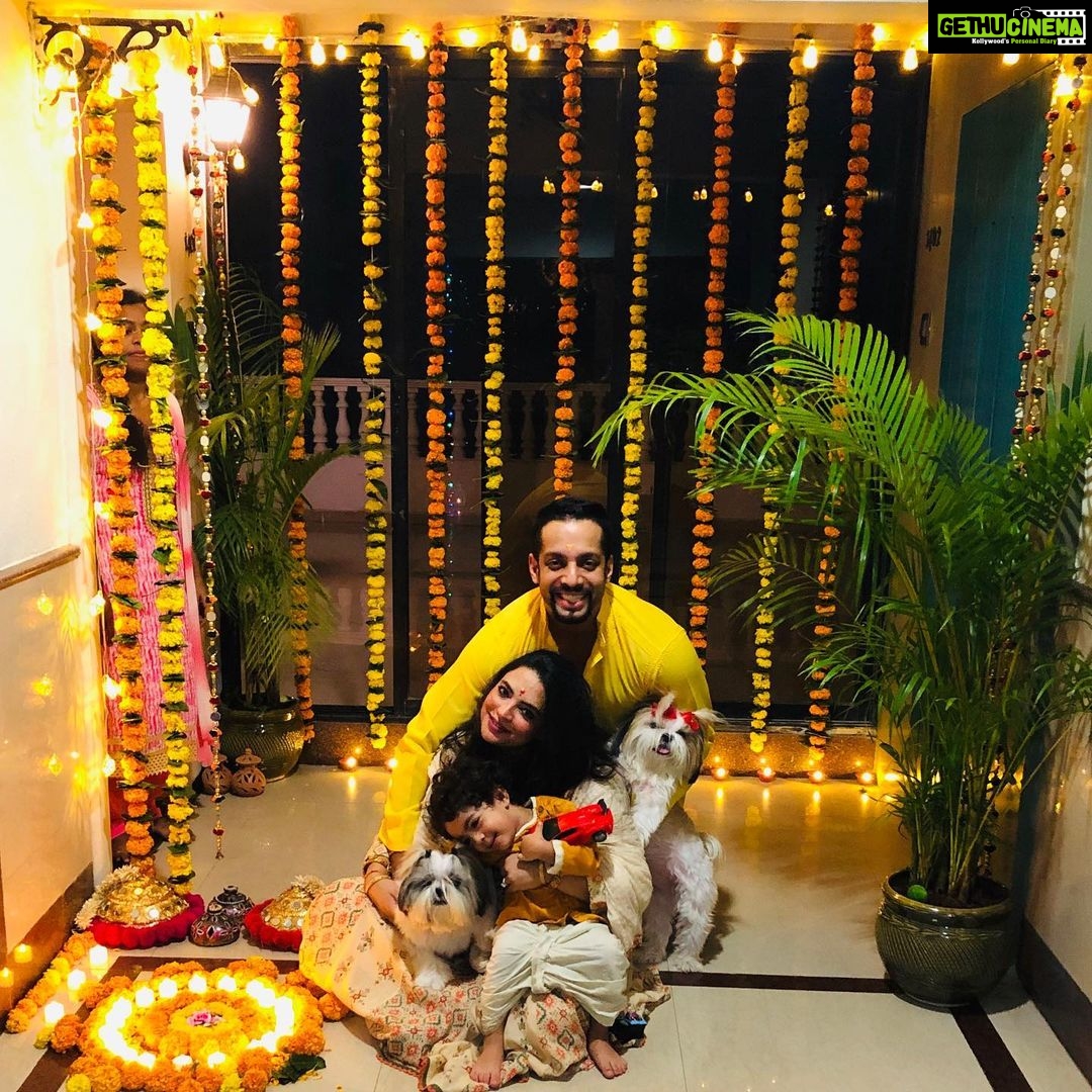 Shweta Bhardwaj Instagram - Happy Diwali from my family to ever one #happydiwali2019