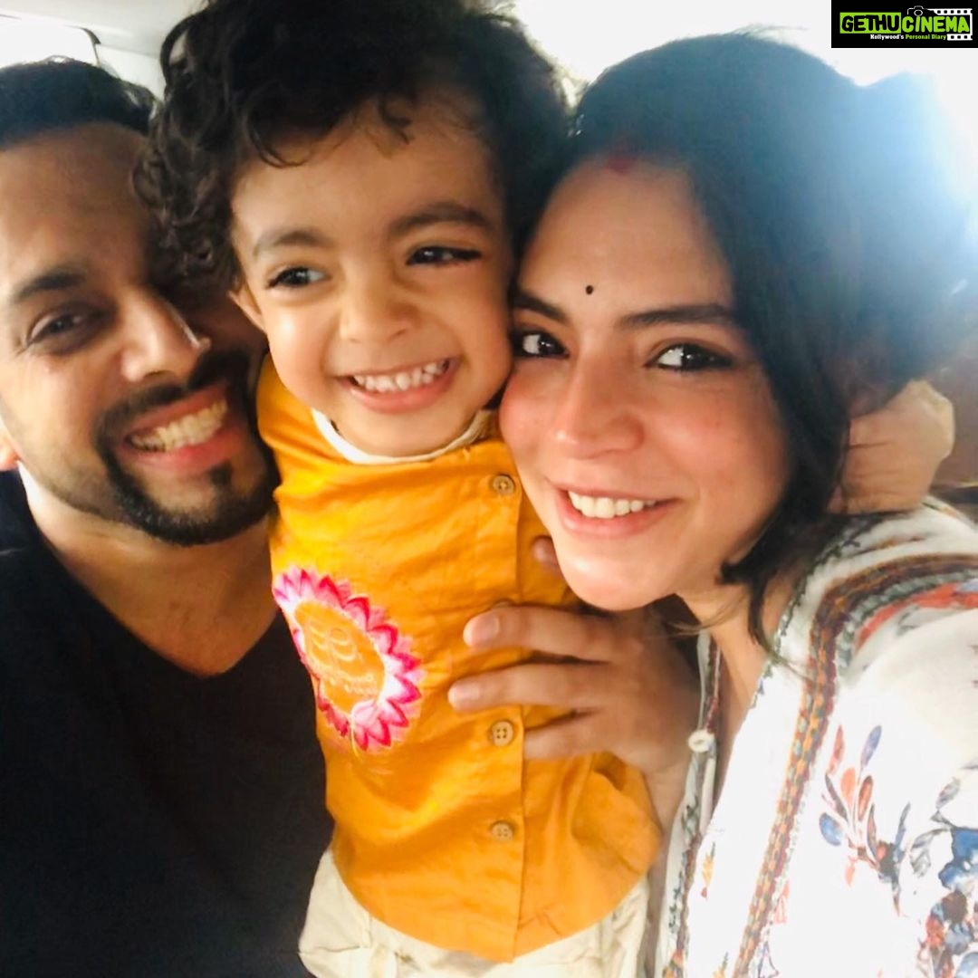Shweta Bhardwaj Instagram - And he holds us tight @salilacharya and salil cry’s all most ever time when he drops him to school he looks strong but fathers heart 💓 is different lol