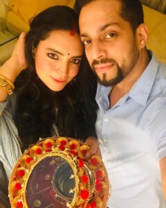 Shweta Bhardwaj Instagram - We love food 🥘 but this day we know who we love more @salilacharya happy #karvachauth I love u my sun my moon my universe my earth my life line blessed to have u want u in next ever life wish u a long happy healthy life ❤️❤️❤️❤️❤️❤️❤️❤️❤️ @swaticosmetics 🥰