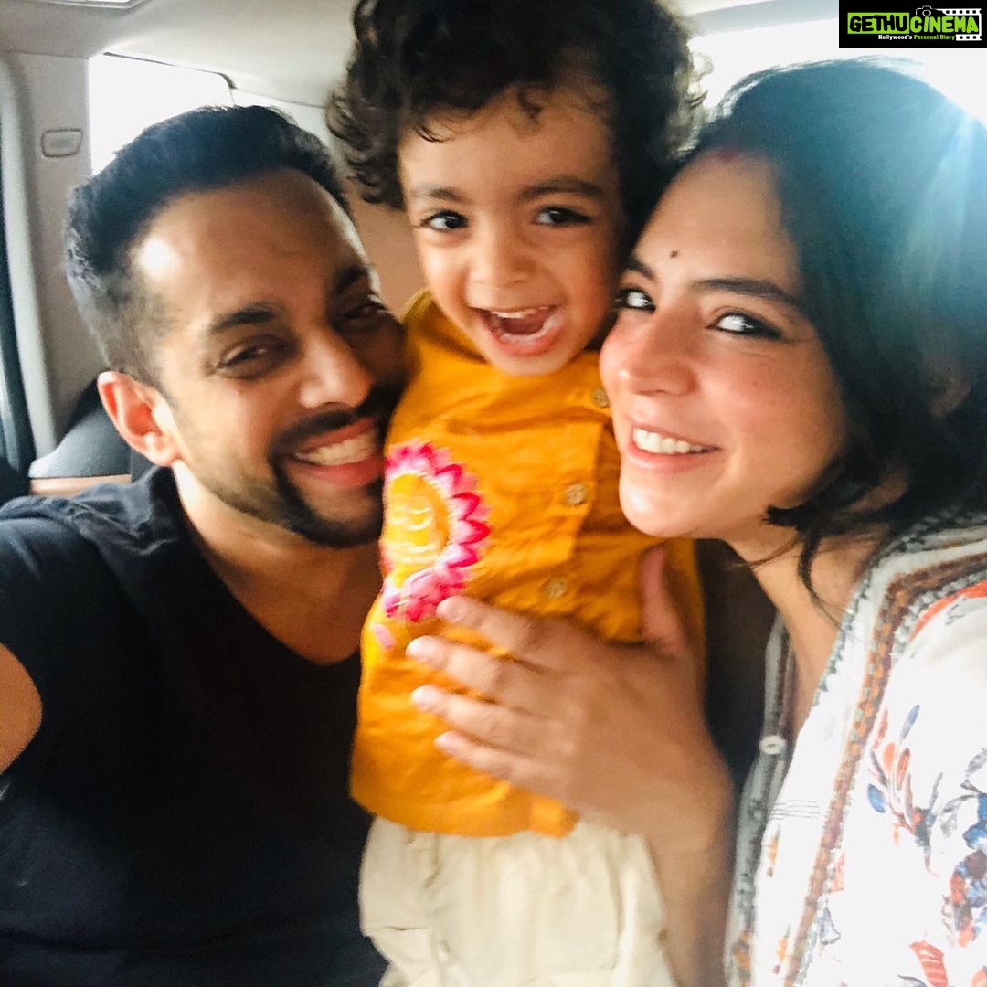 Shweta Bhardwaj Instagram - And he holds us tight @salilacharya and salil cry’s all most ever time when he drops him to school he looks strong but fathers heart 💓 is different lol
