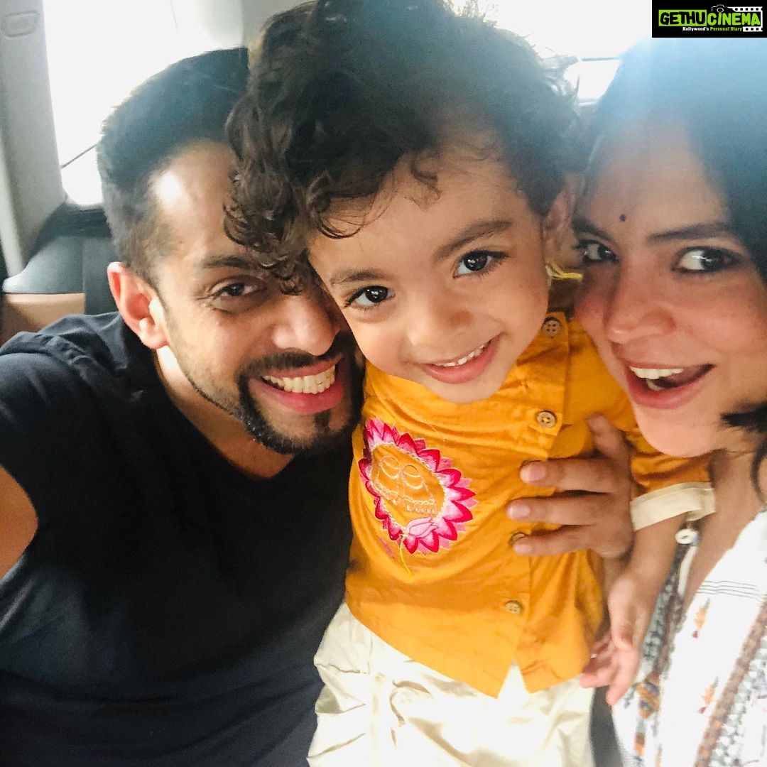Shweta Bhardwaj Instagram - And he holds us tight @salilacharya and salil cry’s all most ever time when he drops him to school he looks strong but fathers heart 💓 is different lol