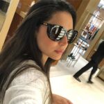 Shweta Bhardwaj Instagram - Life in shopping mall ❤️ #shopinglife #gucci #sunglasses #dlfemporio