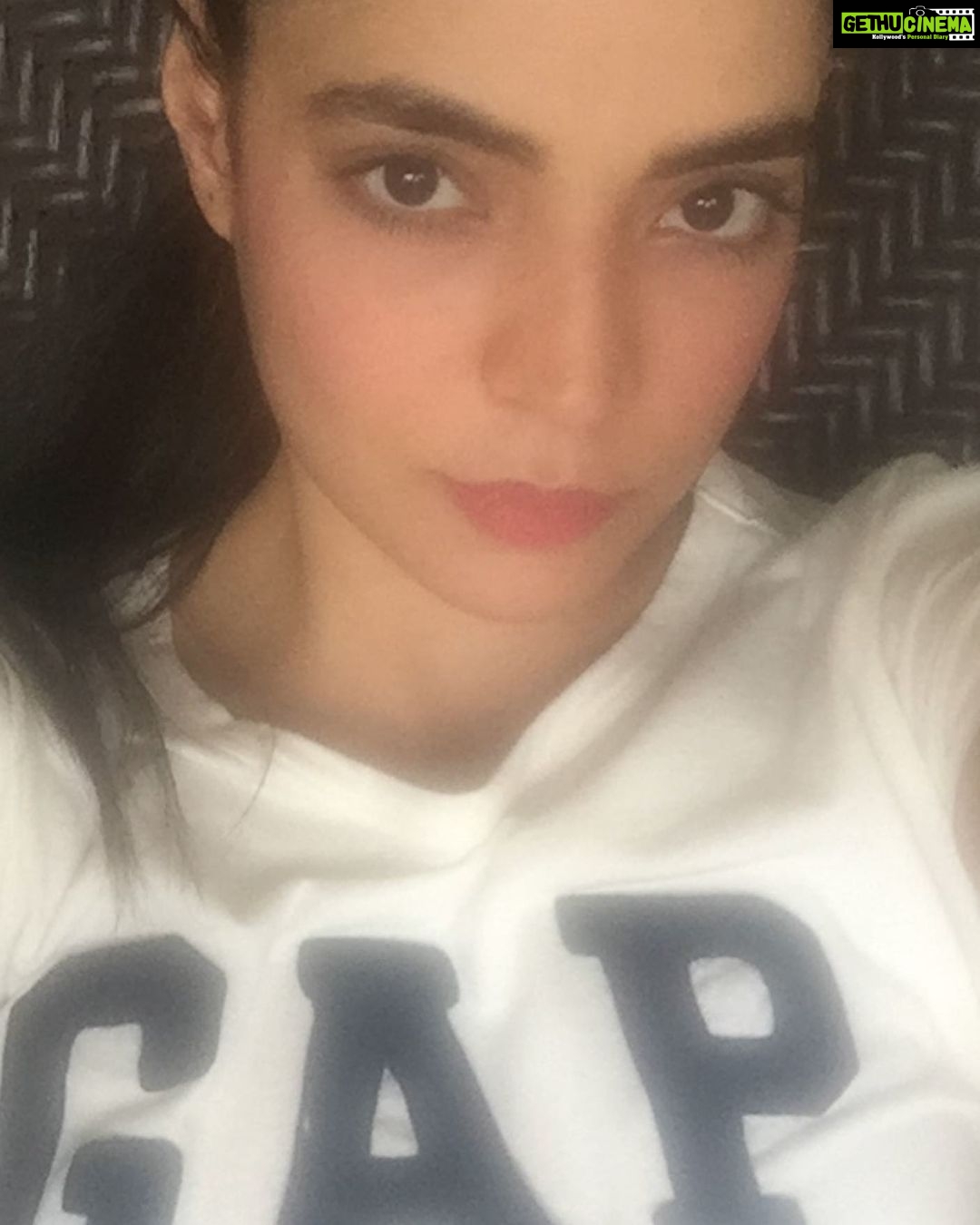 Shweta Bhardwaj Instagram - It is what it is @gapindia #sunday #selfie #life
