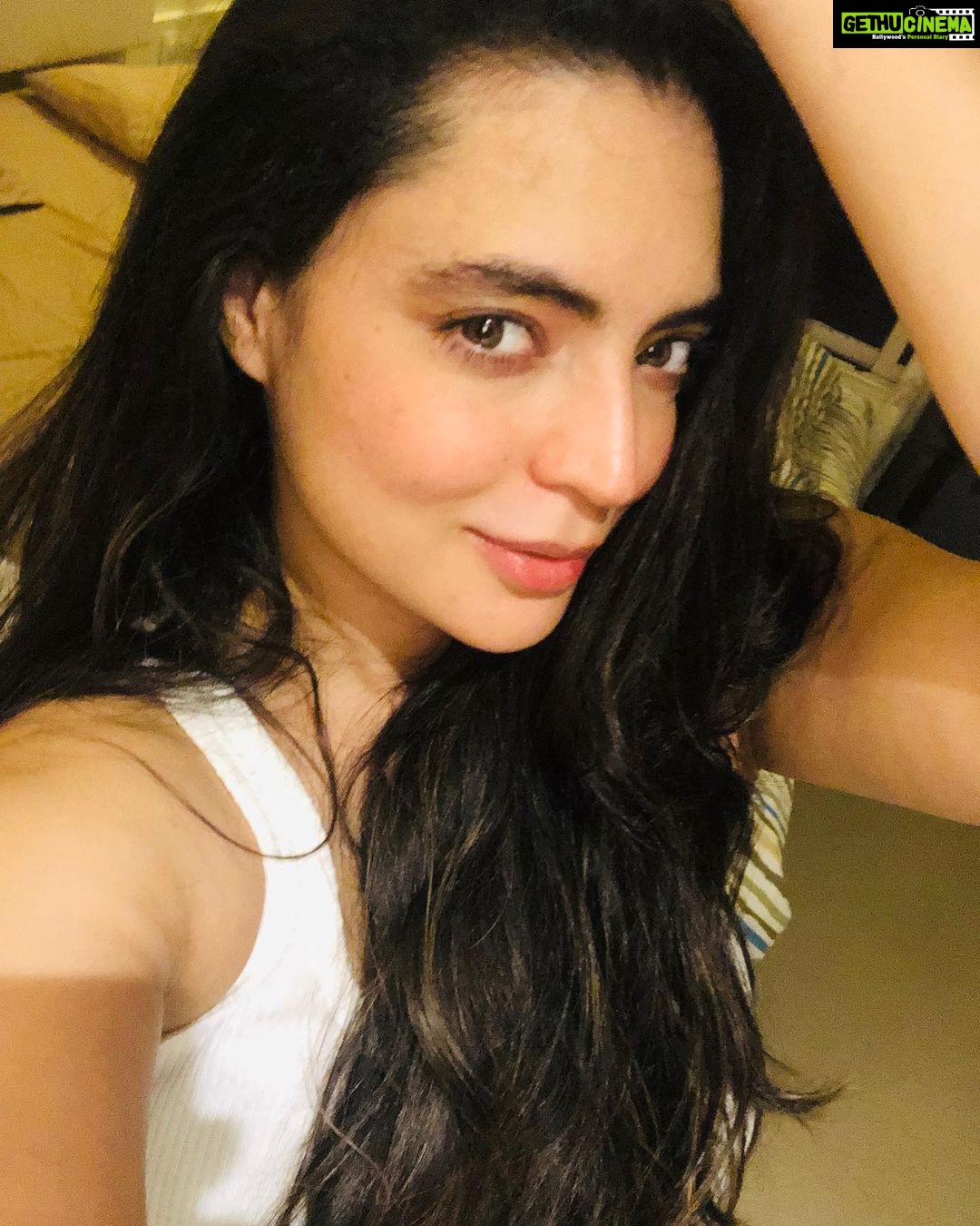 Shweta Bhardwaj Instagram - #just when u think 🤔