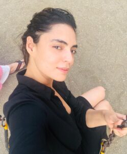Shweta Bhardwaj Instagram - yesterdays story is 2days post🧠no brainier #sunset #love #swing @shivvyaashwetame on the swing