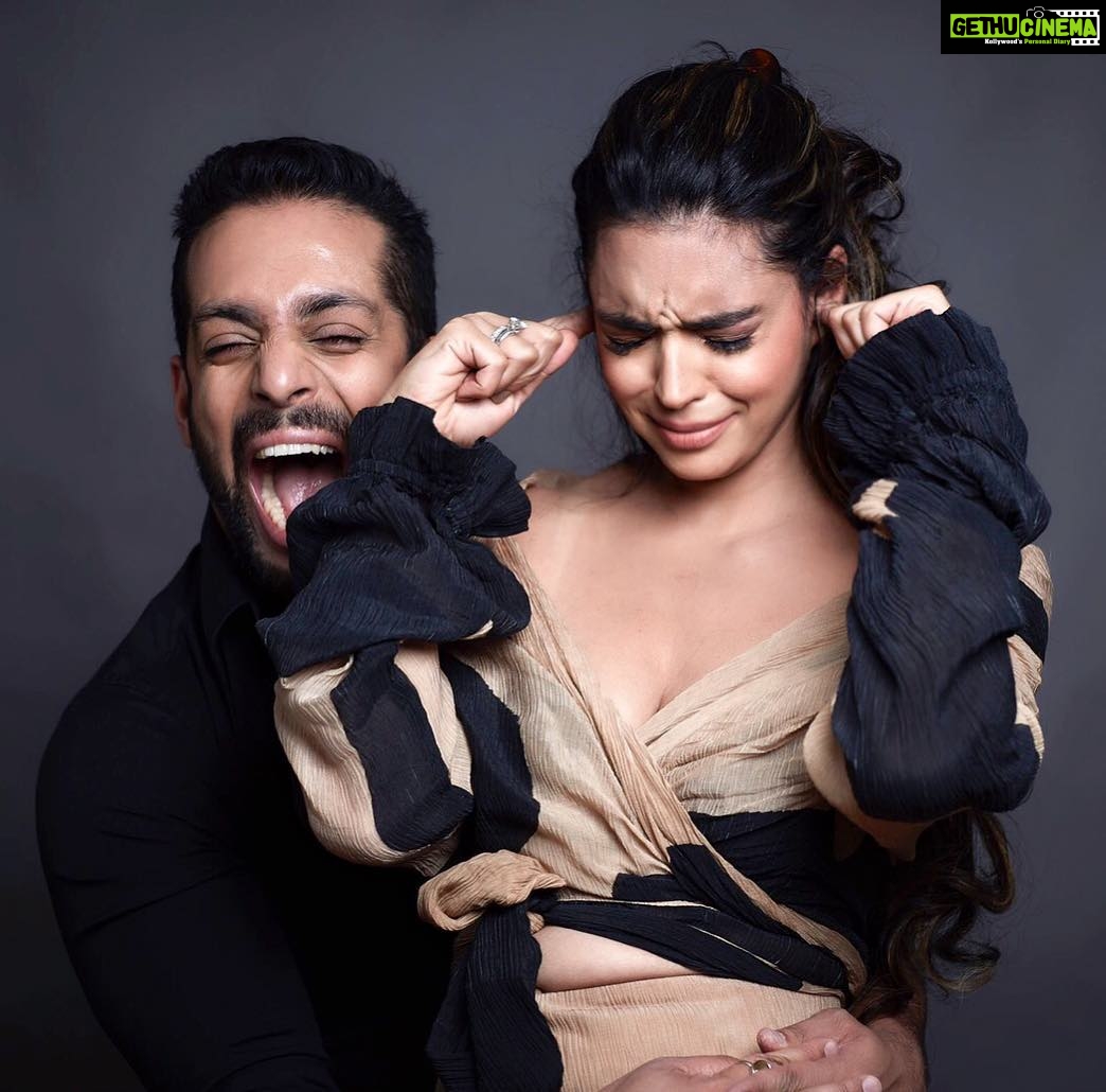 Shweta Bhardwaj Instagram - No one neds to say it he is #crazy #annoying #loud And more but I am still crazy about him don’t make me go any more crazy @salilacharya u know what happens when crazy me go completely #crazy in @houseofmasaba @masabagupta Thanks again @mudindia @rohanshresthaacademy and @trishasarang