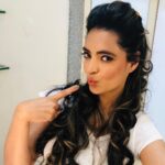Shweta Bhardwaj Instagram - #Dressing #room #makeup #lipgloss #hair #makeup #mud @mudindia #MudIndia #RSSP #RSSPxThanksgiving #MudIndiaxThanksgiving @mudindia @rohanshresthaacademy