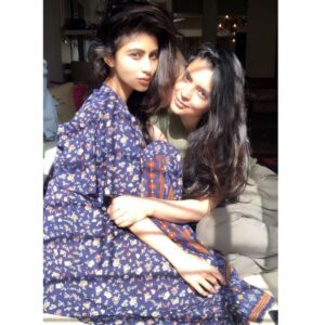 Shweta Bhardwaj Instagram - Hustling around , tired  no makeup and sisters in the sun ☀️