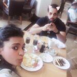 Shweta Bhardwaj Instagram – #guess  #who am I eating #breakfast with @salilacharya wru @chanchanshev ur friend I found