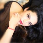 Shweta Bhardwaj Instagram - #the way ur #Camera looks at me #thanks @chetangaur 🎥 makeup 💄 @sangeeta_rawal