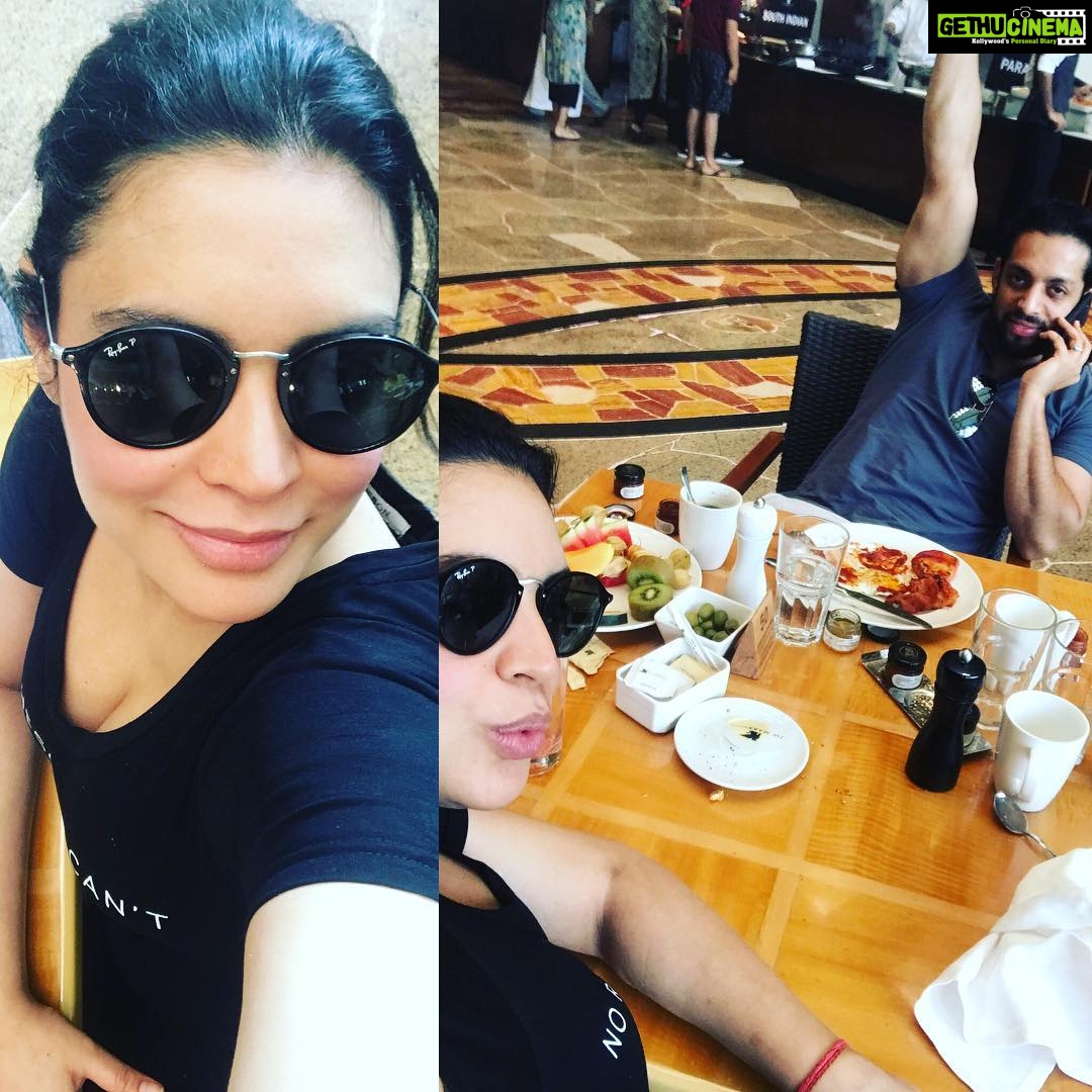 Shweta Bhardwaj Instagram - #r #sundaysssss #mornings #breakfast #happy #tummys