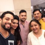 Shweta Bhardwaj Instagram – @abhishekaniltiwari @salilacharya @seemaaniltiwari #happy #family #time #food #happy #people #happy #tummy Peshawari