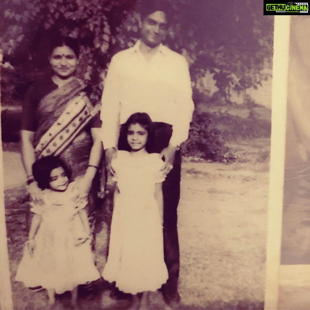 Shweta Bhardwaj Instagram - father like daughter always tilted neck #blackandwhite #mom like sis same #smile #family