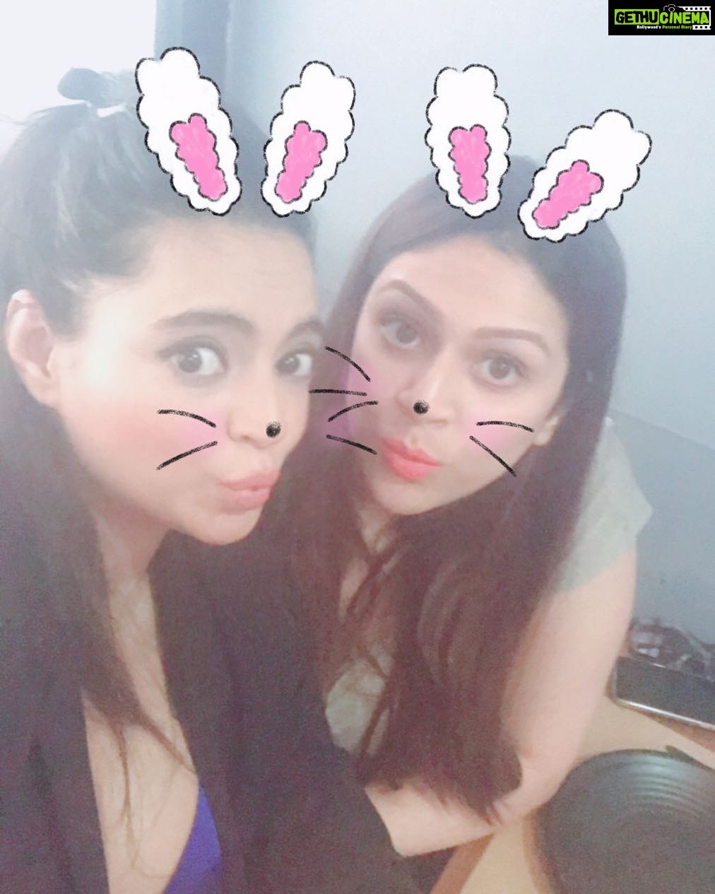 Shweta Bhardwaj Instagram - #Sunday #lunch @sneha_dw and #me @thebluebyseefah