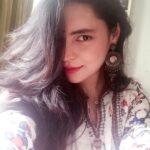 Shweta Bhardwaj Instagram – 💇💇💇💇💇#what to do cut them  or not 🙈
