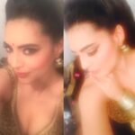 Shweta Bhardwaj Instagram - #back #stage #selfie not that i am very good at taking #selfies #delhi little cold #show #love #work makeup and hair by @makeup_anishabhowmik
