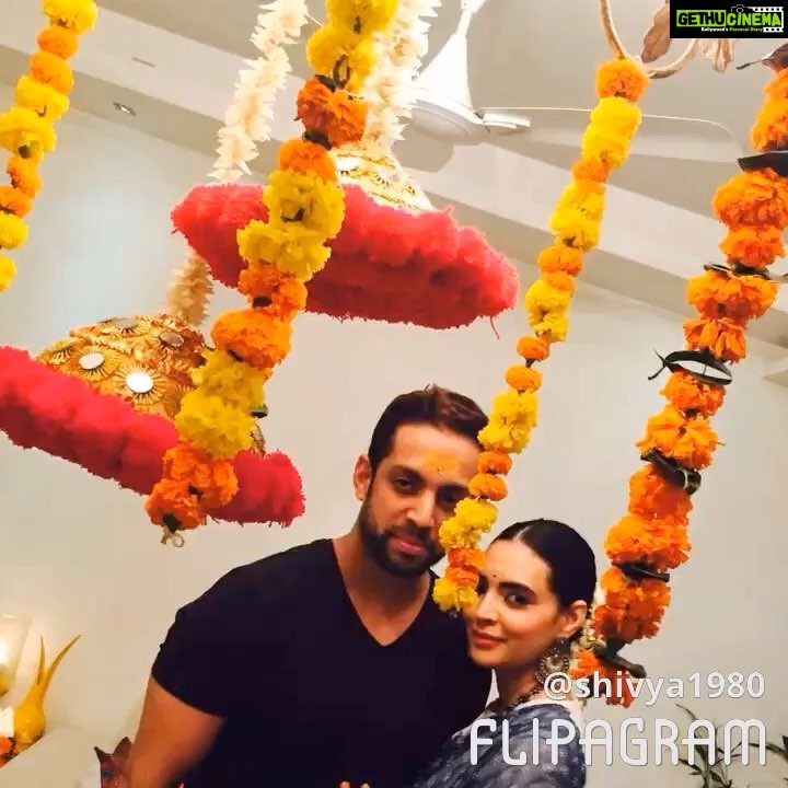 Shweta Bhardwaj Instagram - #happy #diwali missed u @sunitabhardwaja the most #blessing #thankyoubhagwanji #love #home #family #friends #decoration #kids @chanchanshev @abhishekaniltiwari @salilacharya @anishabhowmik @dineshmalkani @cksingh_17