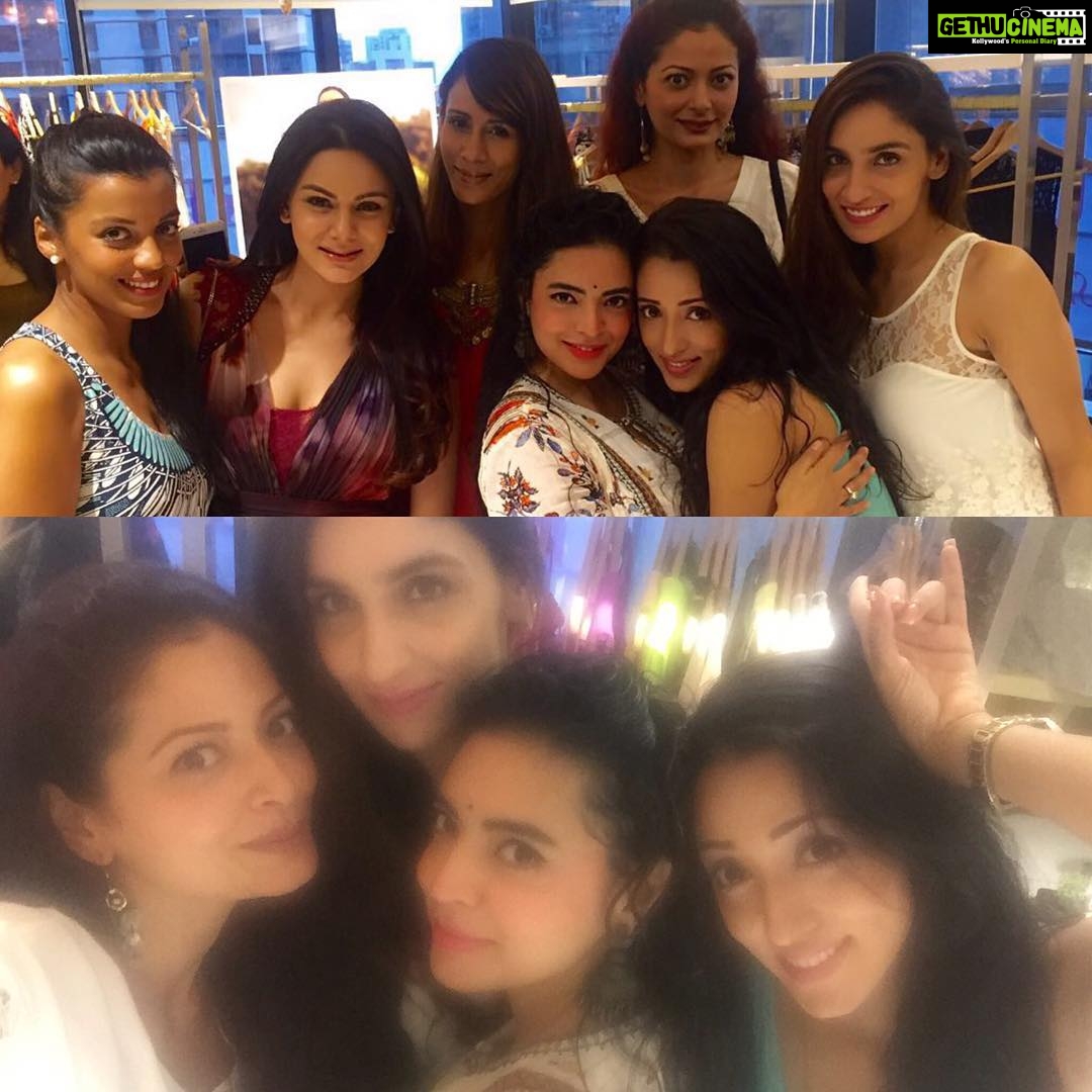 Shweta Bhardwaj Instagram - #shopping and #girls @anchalkumar24 @shonalrawat @irismaity07 @oberoiaanchal @mugdhagodse @kavitakharayatk 😍😍@thanks @anchalkumar24 for the great time