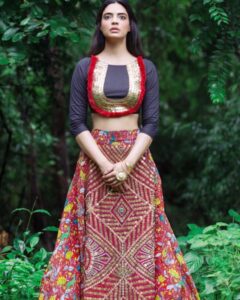Shweta Bhardwaj Instagram - In @roshnichopradesign calling the #rain #rain come fast