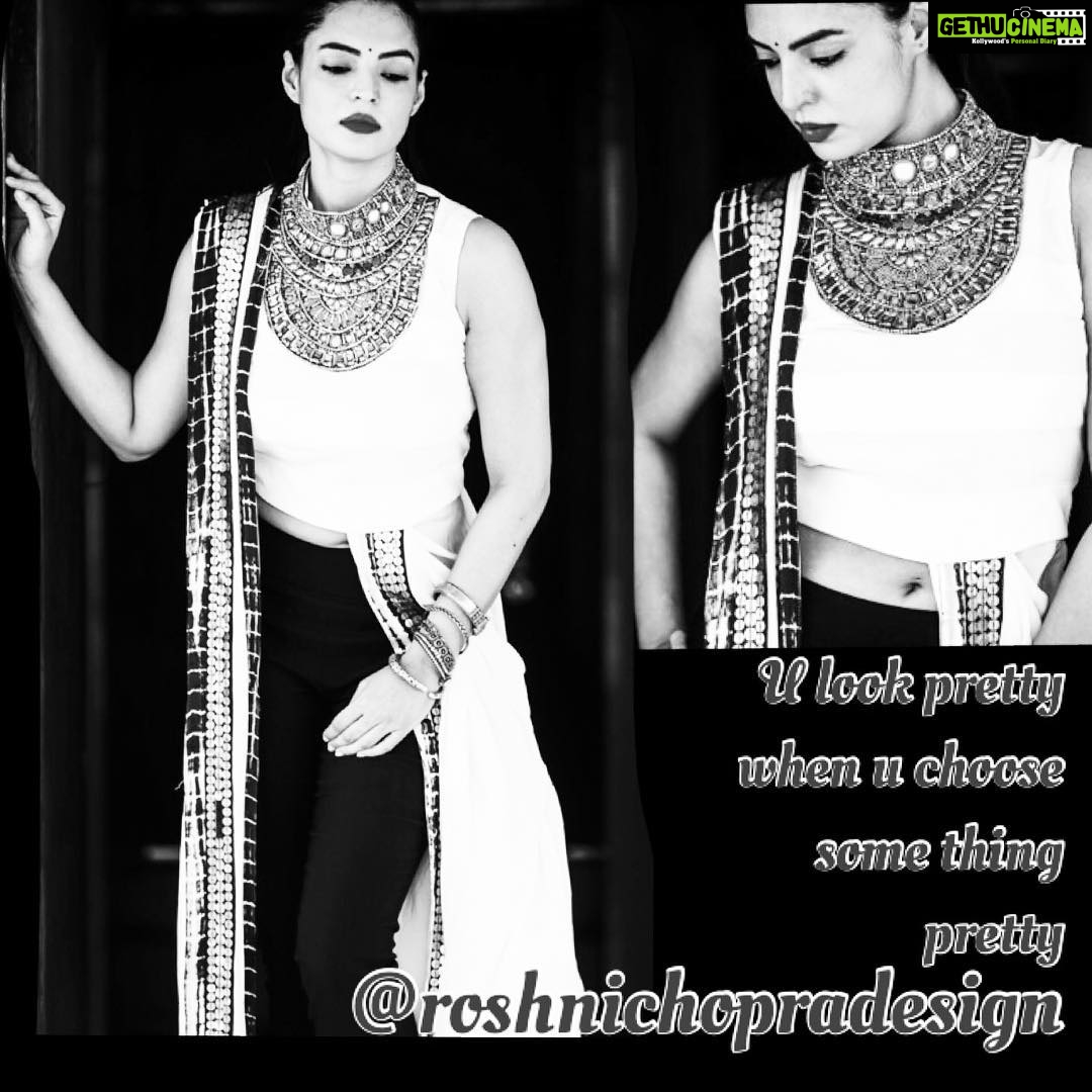 Shweta Bhardwaj Instagram - In @roshnichopradesign for @roshnichopra