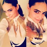 Shweta Bhardwaj Instagram - @mallekastudio #gold #harness #lady #night