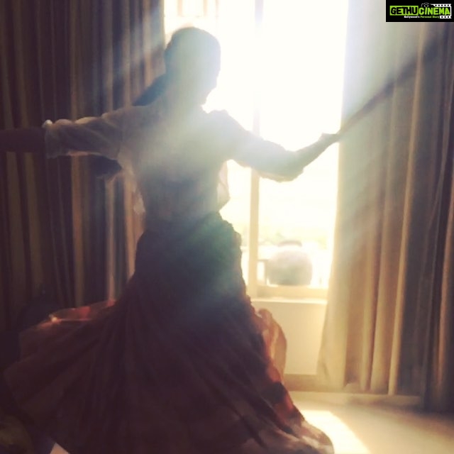 Shweta Bhardwaj Instagram - #dancing in @roshnichopra #design @roshnichopradesign