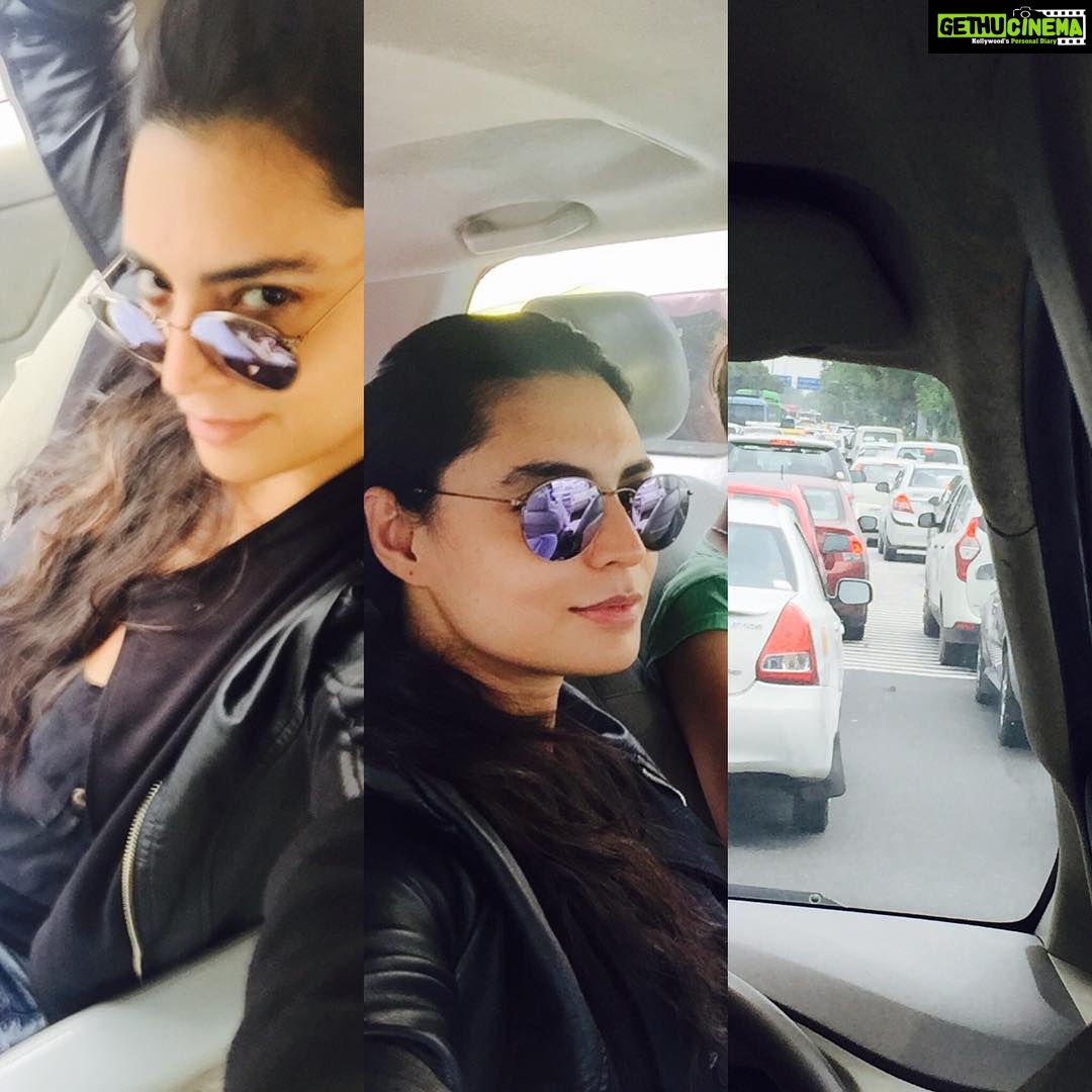 Shweta Bhardwaj Instagram - #Wellcome #to #delhi and this crazy #traffic #long day ahead #rehearsals lets dance baby with @anishabhowmik @meenakshiduttmakeoversdelhi @amanpreetwahi hope to see u this time
