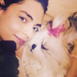 Shweta Bhardwaj Instagram – Shev snd #me little bit #pink is imp even in the bed my #pink #lipbam  and shev’s bo