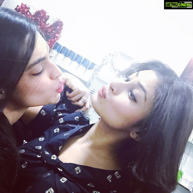 Shweta Bhardwaj Instagram - #me and @imouniroy i found a friend in her in 2014 .... My little #devil 2015 will tell the rest of r story