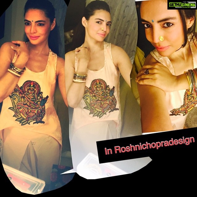 Shweta Bhardwaj Instagram - In #Roshnichopradesign #must #have #pice by @roshnichopra
