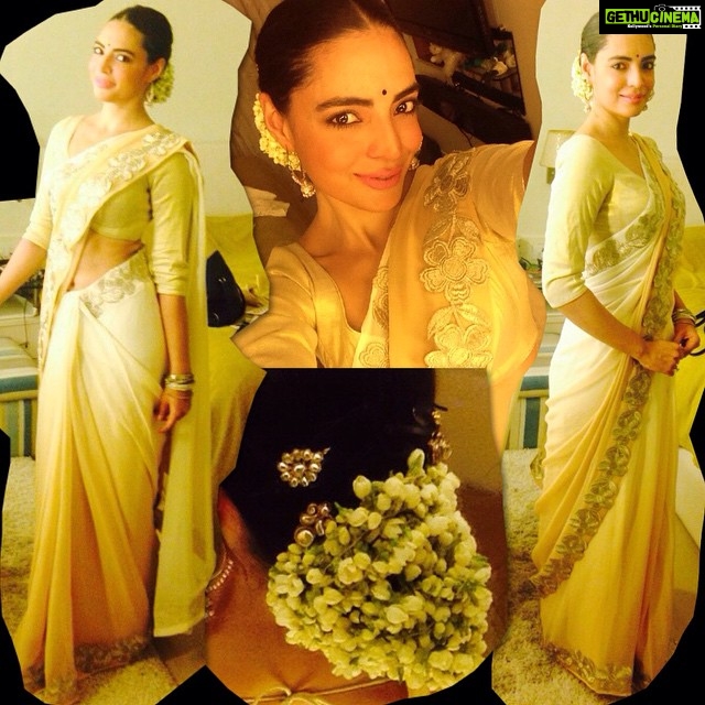 Shweta Bhardwaj Instagram - #me #sari #gajra #and #shringaar #weeding shading and all